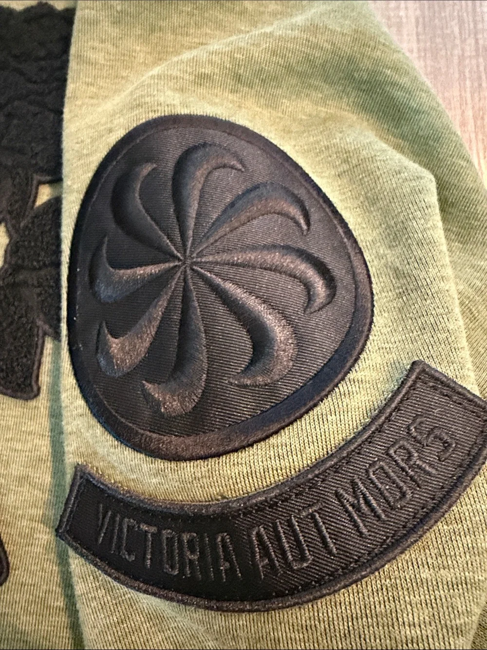 Nike crewneck olive